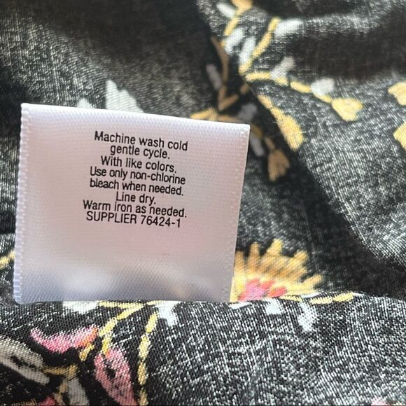 a.n.a. shorts boho small black with pink and yellow floral design elastic waist - Picture 6 of 8